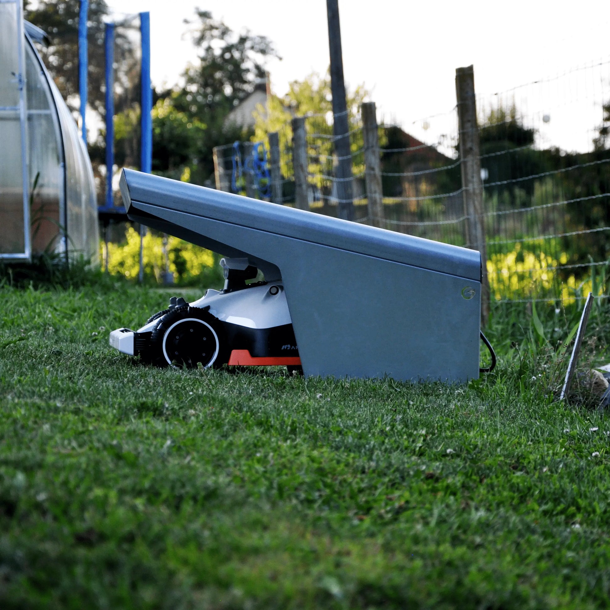 Metall - Garage für Mähroboter – Schutz vor Sonne & Regen – Universal - Exact Designs