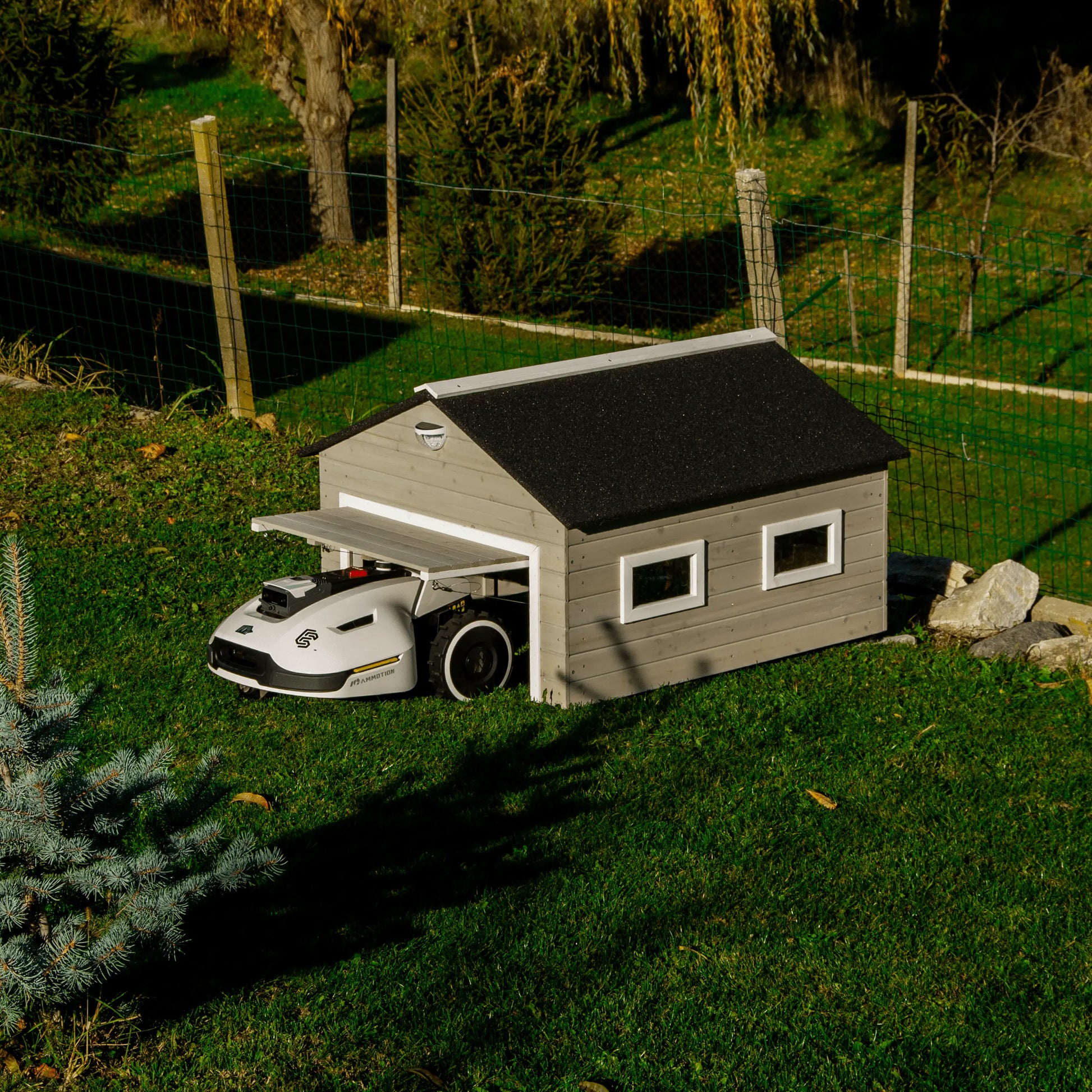 My Robot Home Plus – Automatische Garage für Mähroboter - Exact Designs