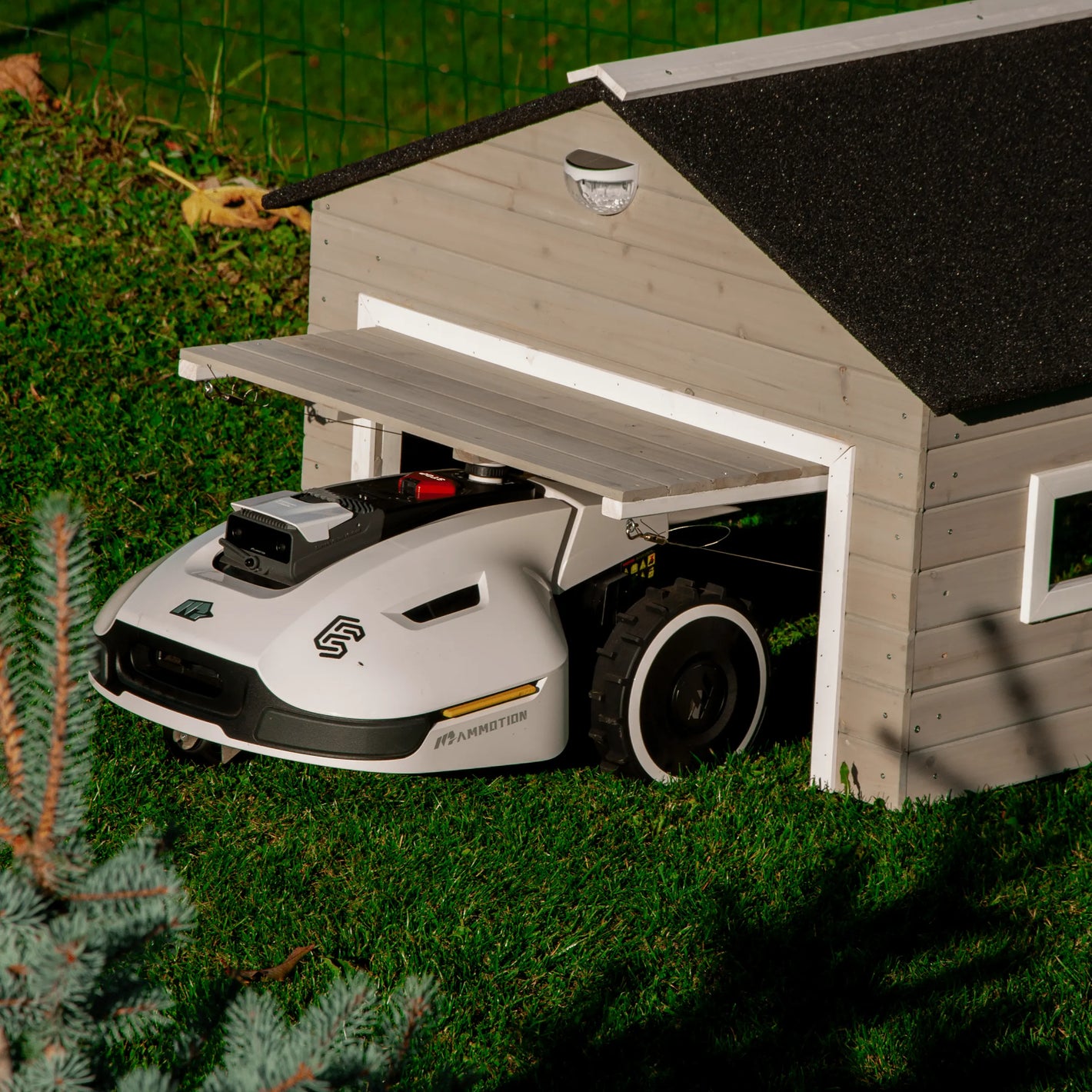 My Robot Home Plus – Automatische Garage für Mähroboter - Exact Designs